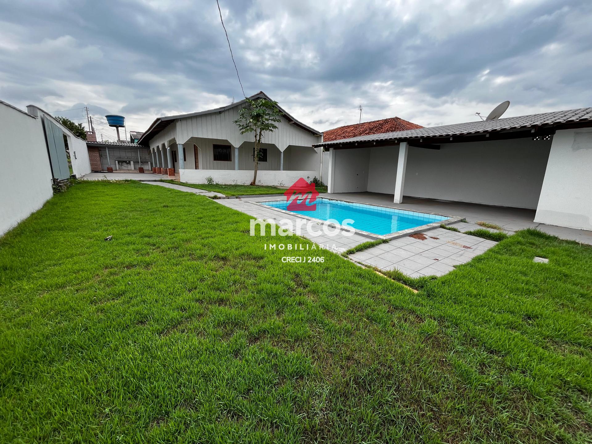 CASA COM PISCINA, TERRENO DE ESQUINA, EXCELENTE OPROTUNIDADE D...