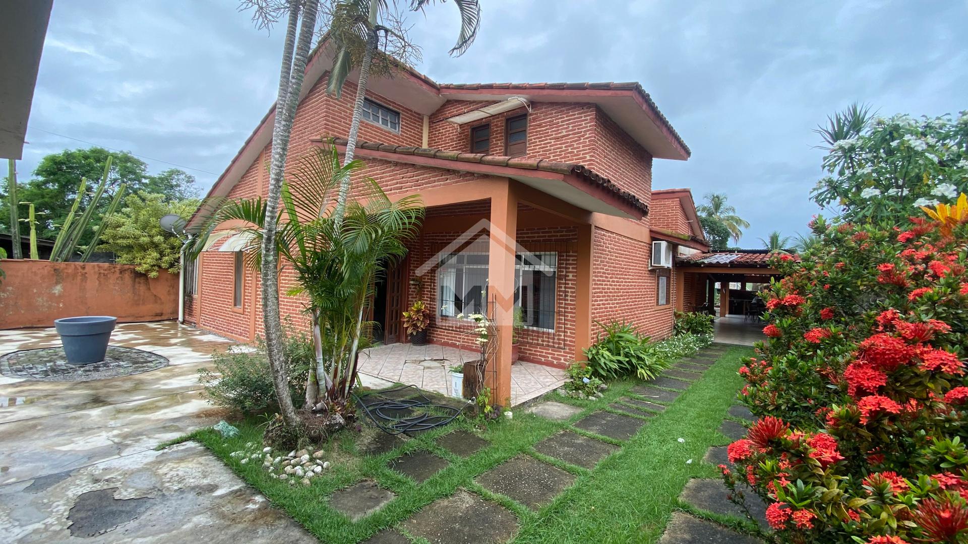 Casa espaçosa e confortável com piscina em Conceição da Barra