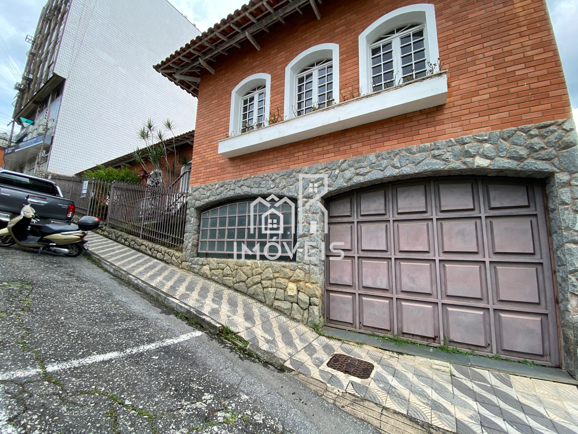 Casa à venda com 4 dormitórios sendo 2 suítes, Centro, BARBACE...