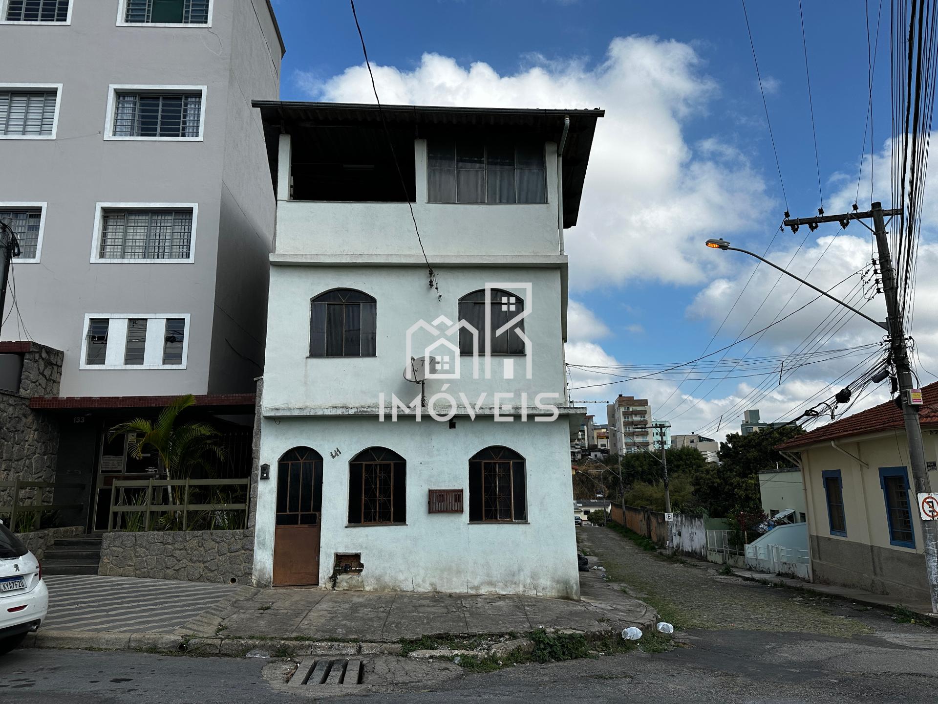 Casa à venda em Barbacena MG com 3 quartos no São Sebastião