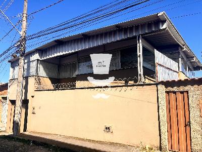 Casa à venda em Barbacena com 3 dormitórios no bairro Diniz