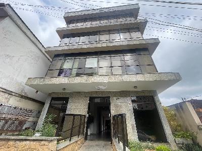 3 Salas comerciais com 175m  à venda em Barbacena-MG no Centro