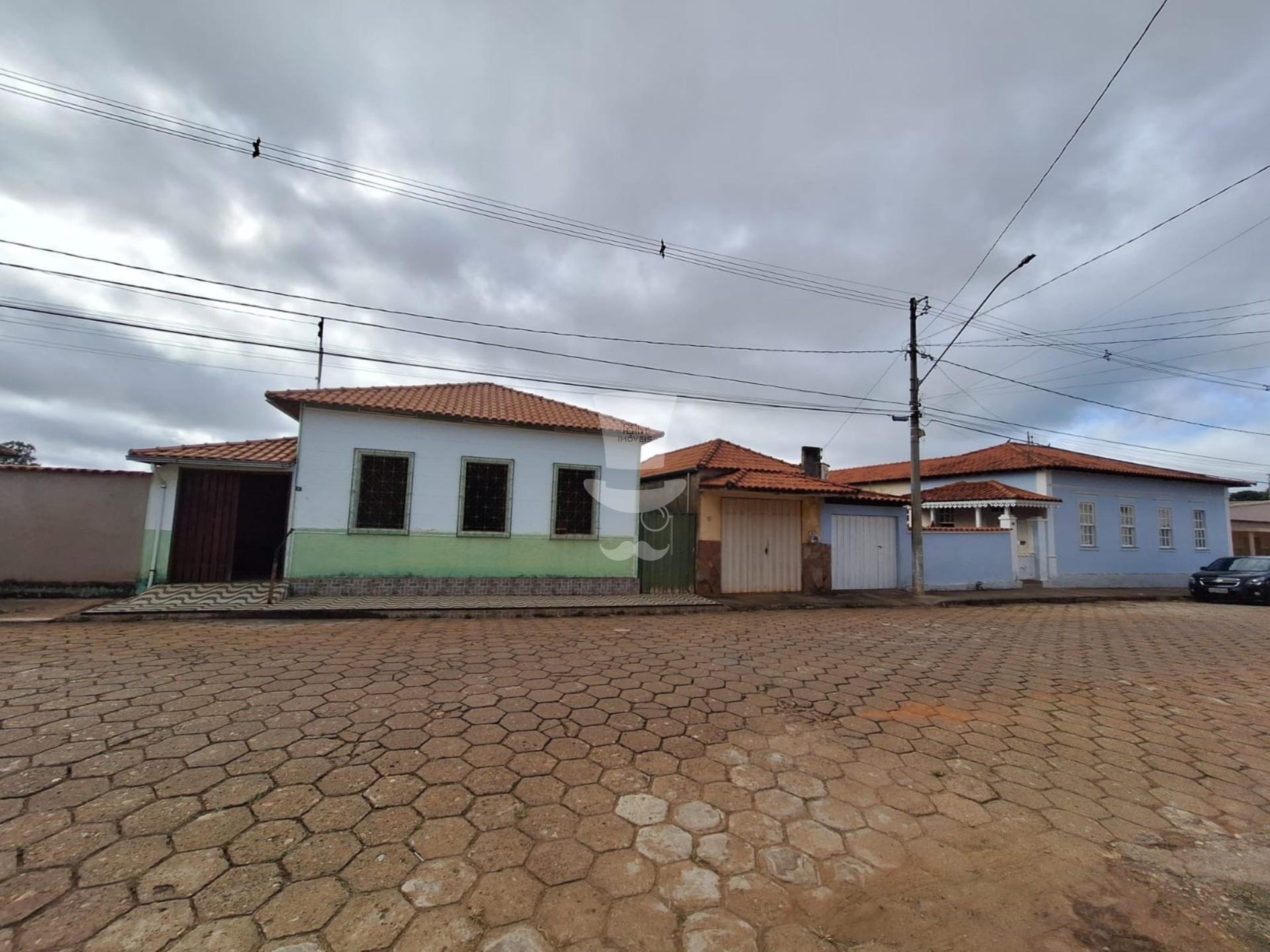 Casa à venda com 5 quartos em Ibertioga-MG no Centro da cidade