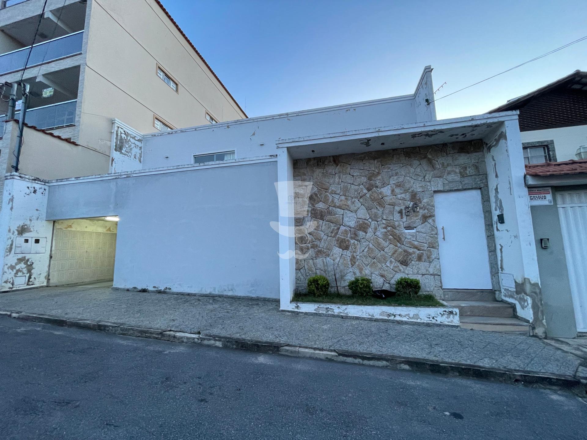 2 Casas à venda com 7 quartos, sendo 01 suíte em Barbacena-MG ...