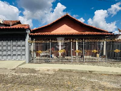 2 Casas à venda com 5 quartos no Boa Vista em Barbacena - MG