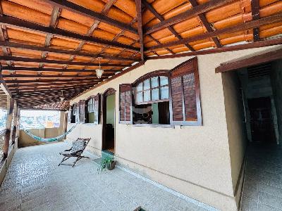 Casa à venda com 3 quartos no São Jorge em Barbacena - MG