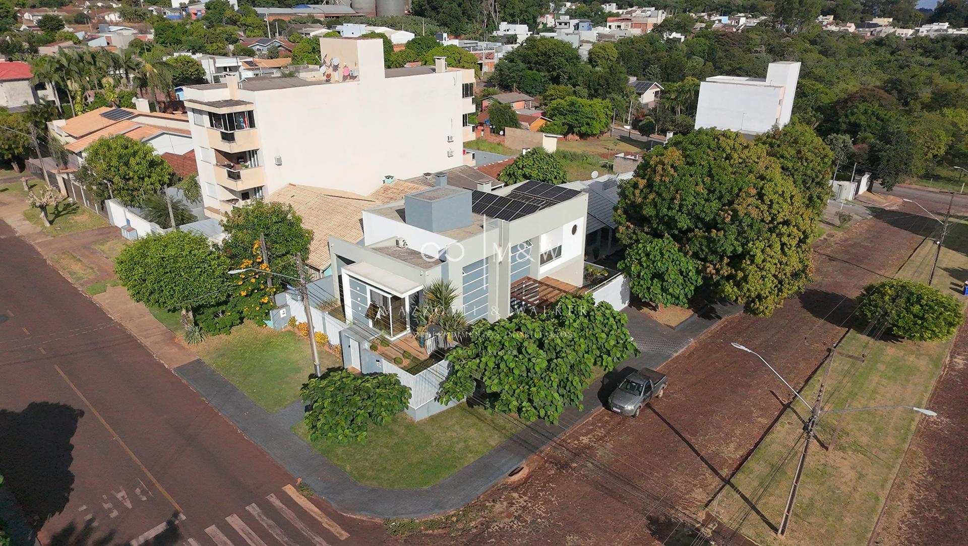 SOBRADO A VENDA COM PISCINA, CIDADE ALTA, MEDIANEIRA - PR