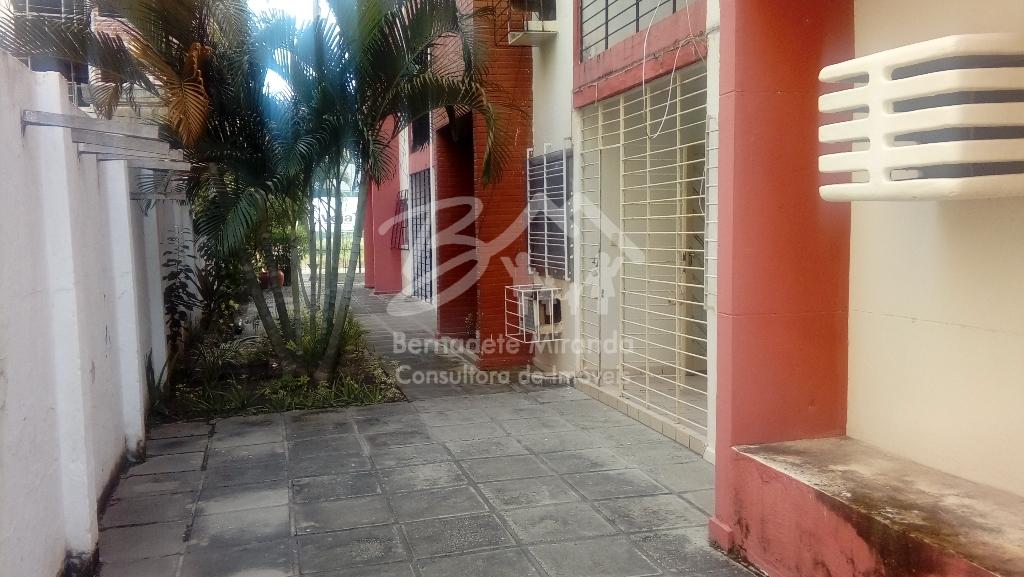 EXCELENTE APARTAMENTO PRXIMO A UFPE. SALA P 2 AMB, 2 QUARTOS, COZINHA, WC SOCIAL, AREA DE SERVIO,