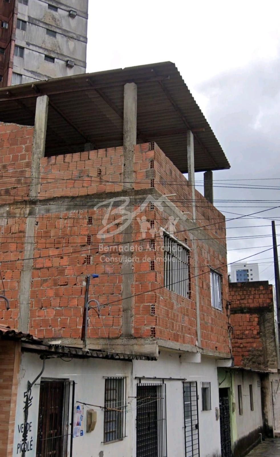 Vende-se casa na rua Torres Homem, com 2 quartos,sala,cozinha,1 banheiro, rua calcada, perto de supe