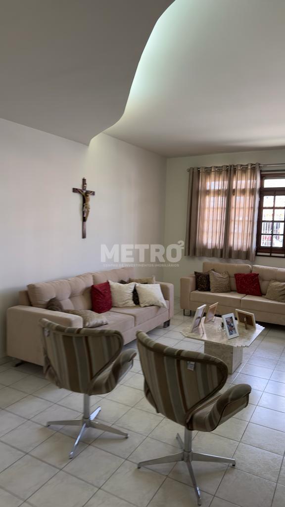 Casa à venda com 2 quartos, 160m² - Foto 4