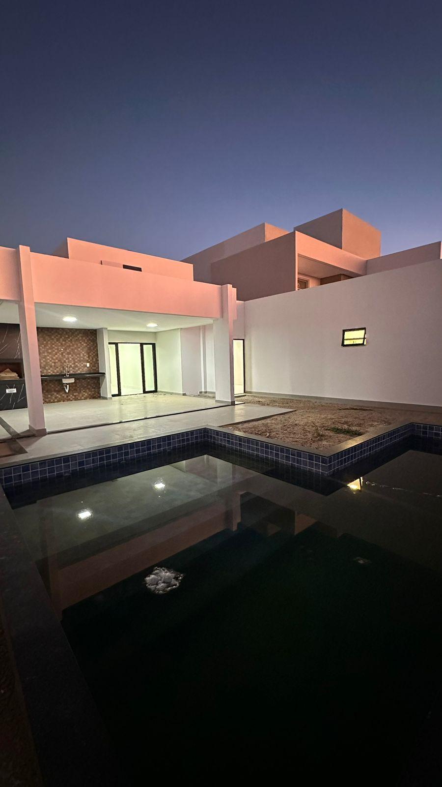 Casa de Condomínio à venda com 4 quartos, 220m² - Foto 1