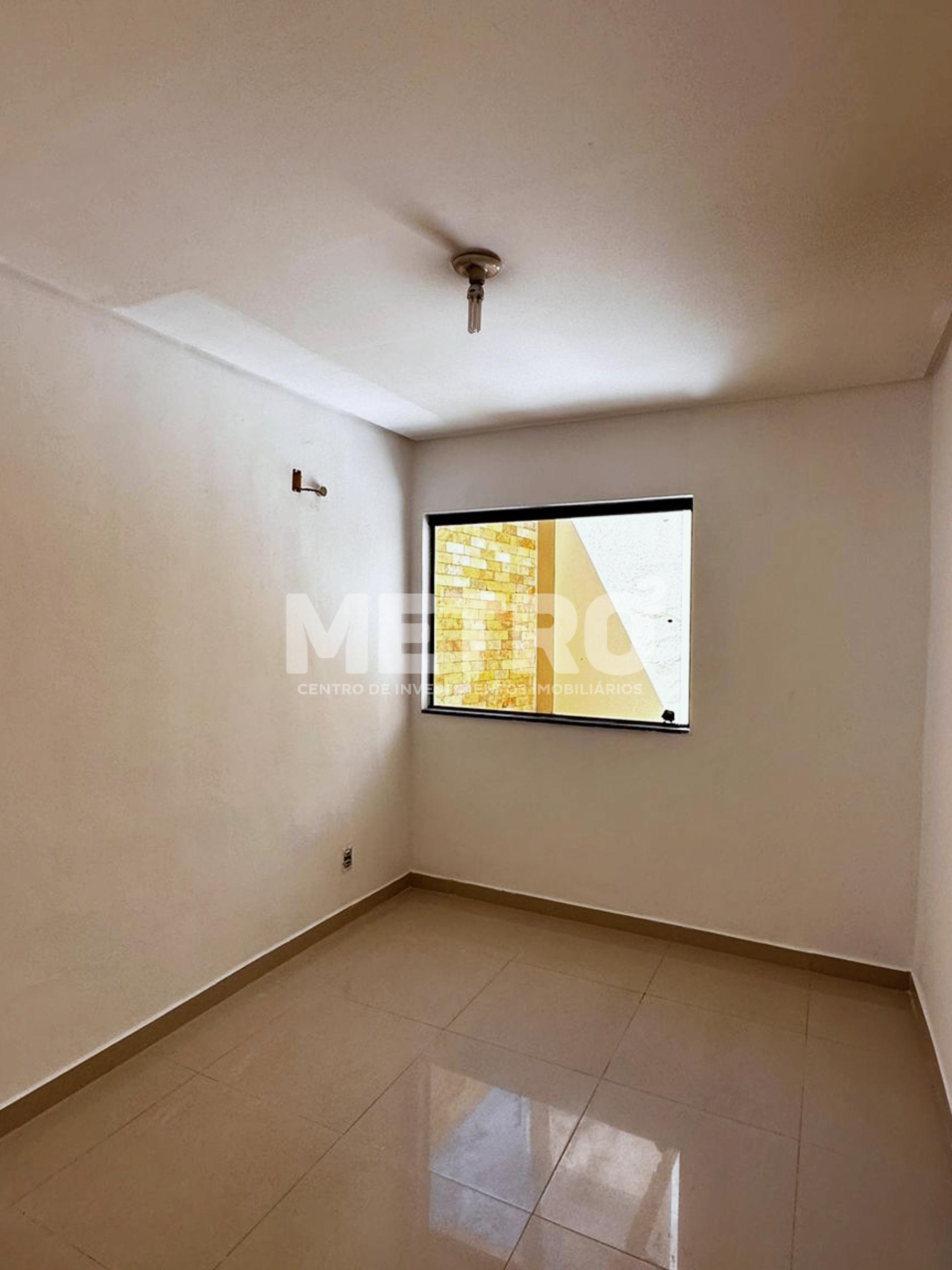 Casa à venda com 2 quartos, 230m² - Foto 4