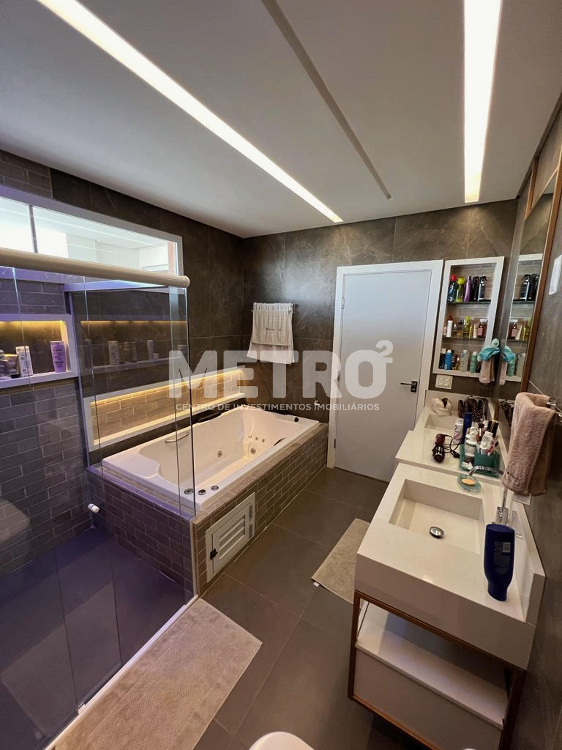 Casa de Condomínio para alugar com 4 quartos, 245m² - Foto 7