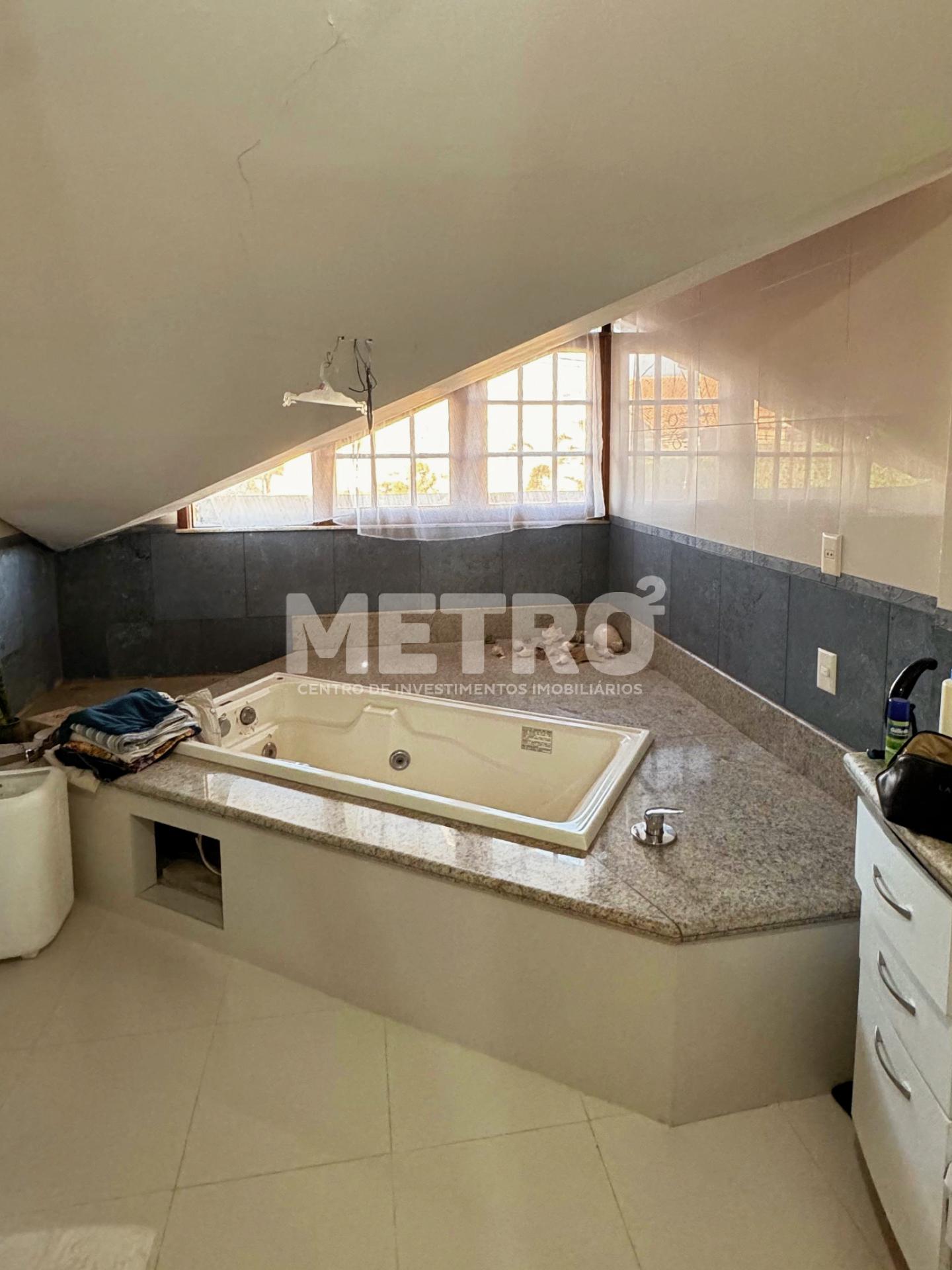 Casa de Condomínio para alugar com 3 quartos, 220m² - Foto 17