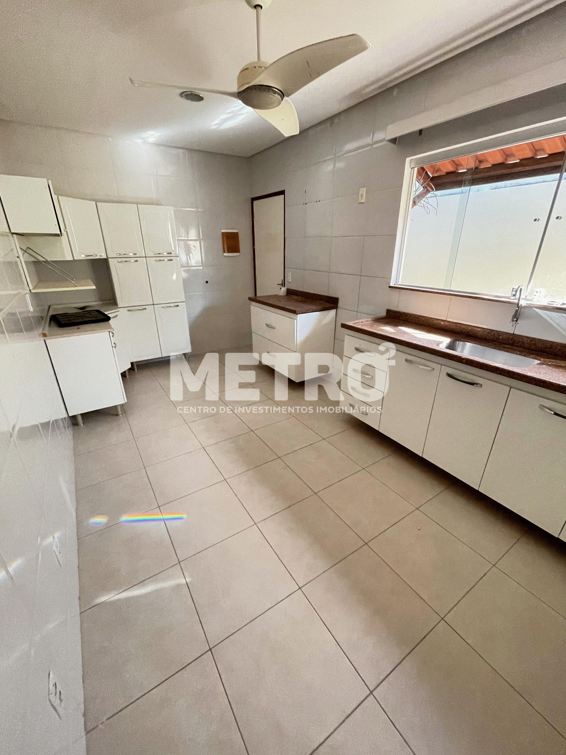 Casa de Condomínio para alugar com 2 quartos, 130m² - Foto 4