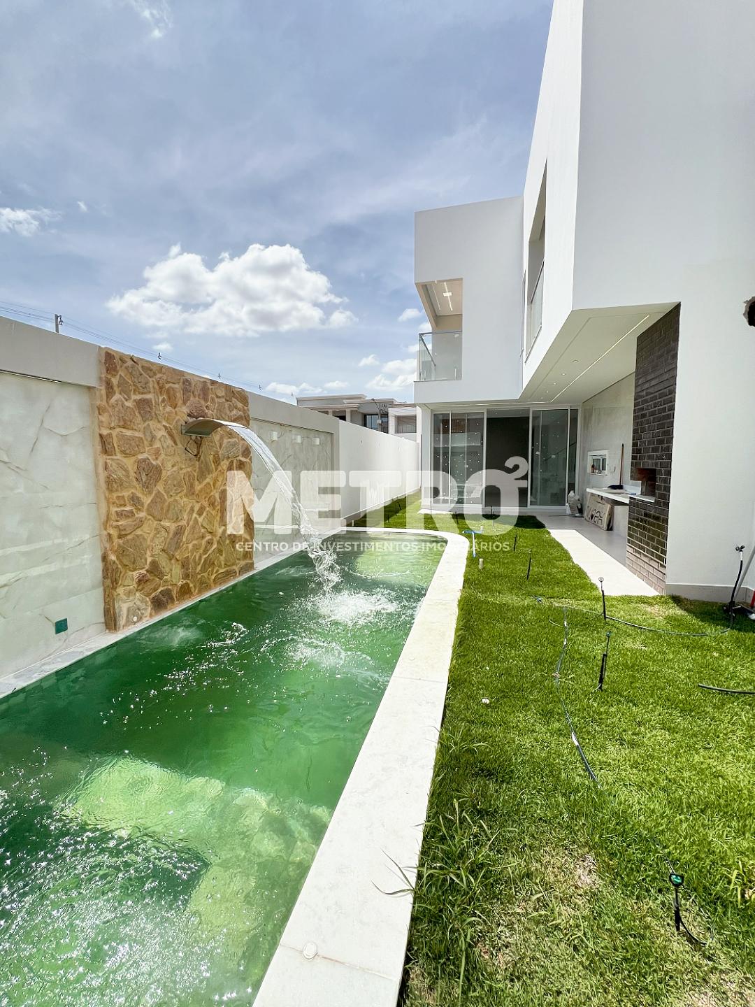 Casa de Condomínio à venda com 4 quartos, 293m² - Foto 1