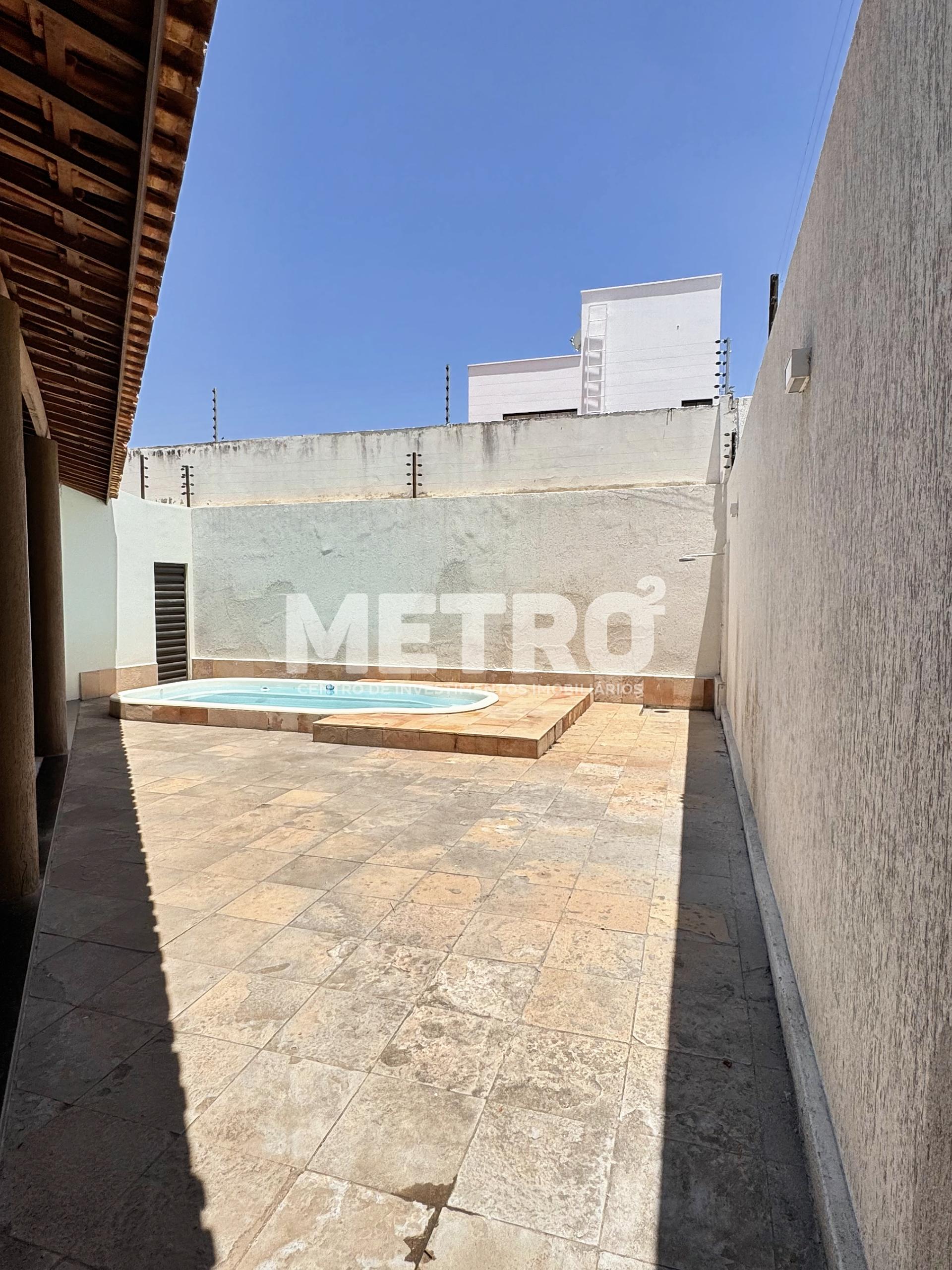 Casa à venda com 2 quartos, 220m² - Foto 3