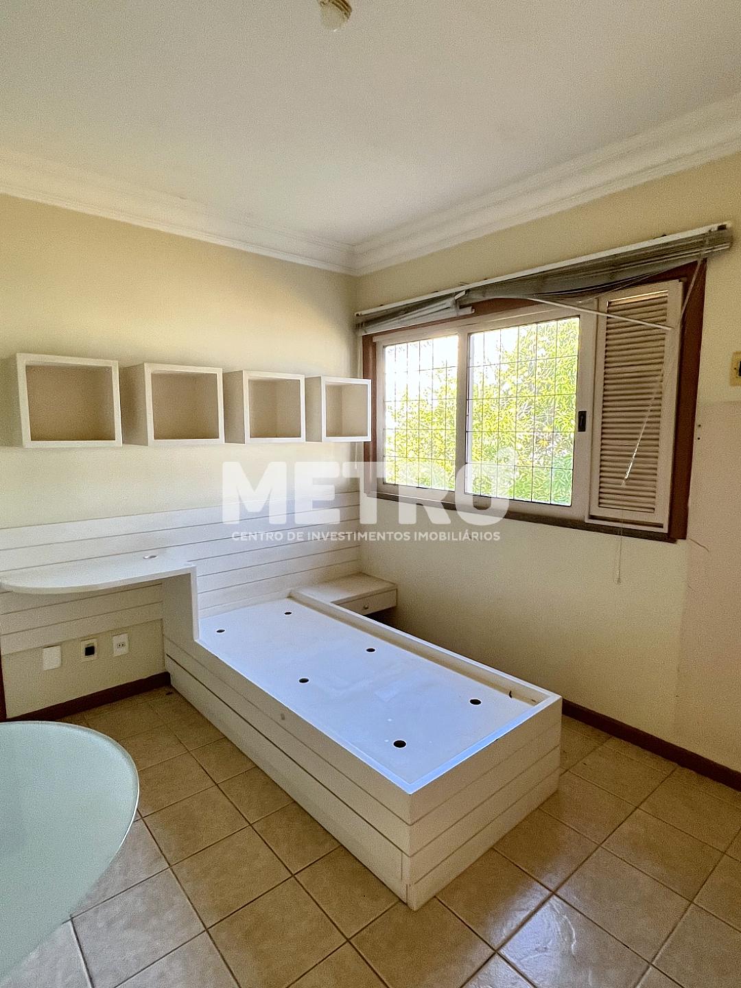 Casa à venda com 2 quartos, 700m² - Foto 4