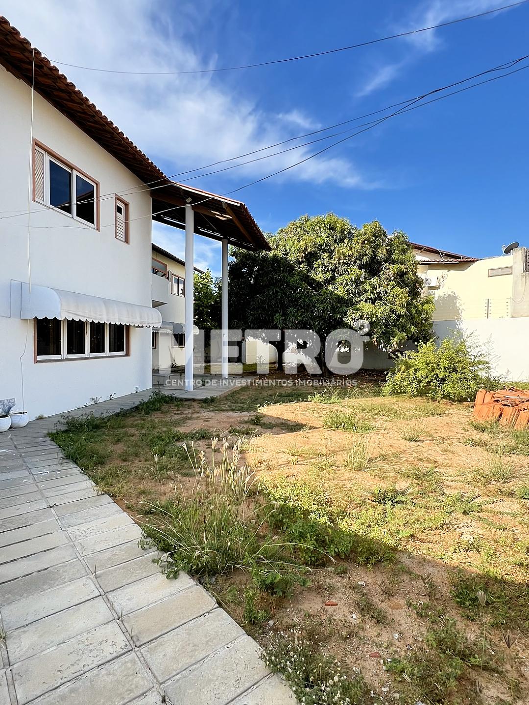 Casa à venda com 2 quartos, 700m² - Foto 1