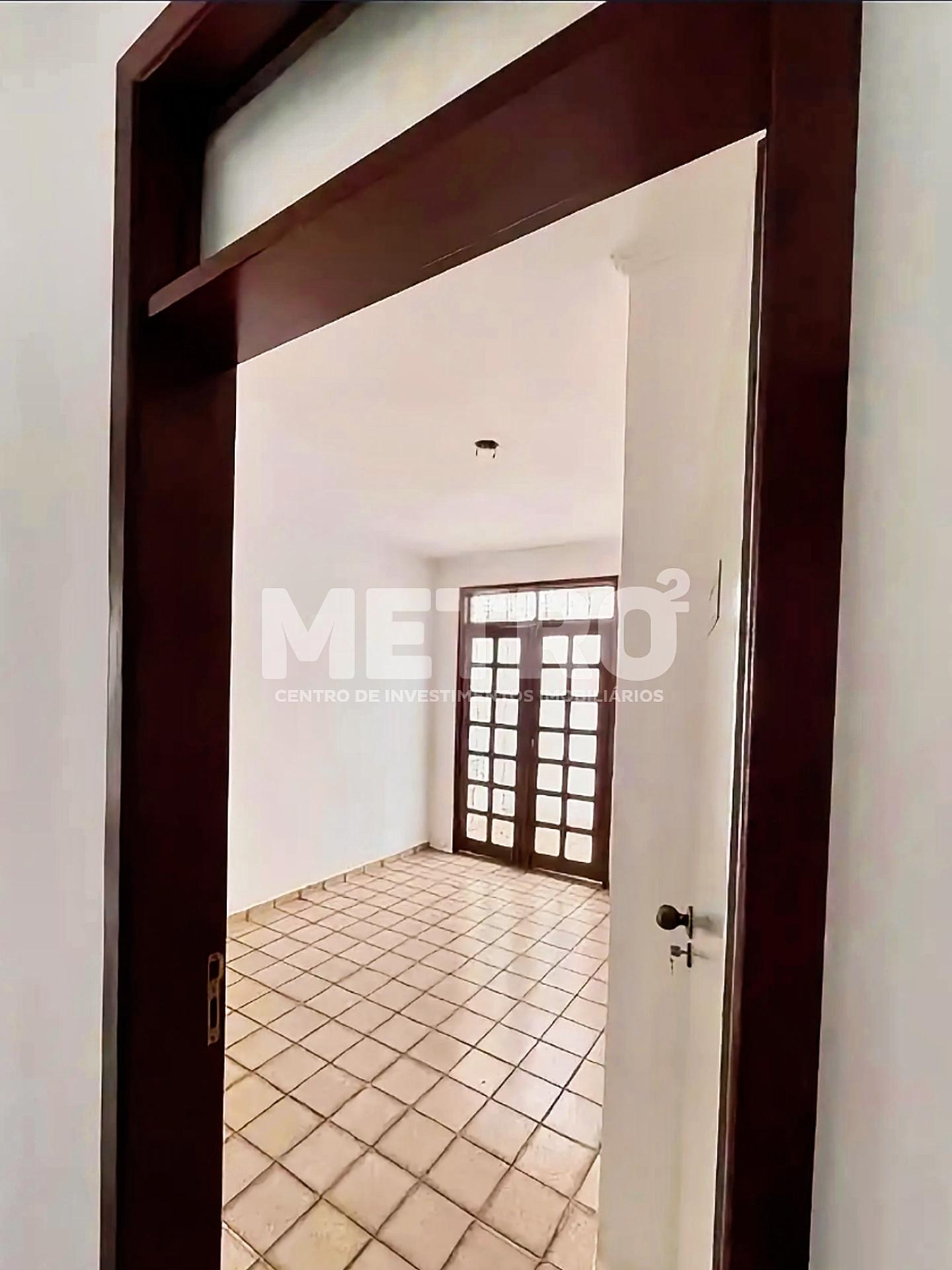 Casa à venda com 3 quartos, 288m² - Foto 3