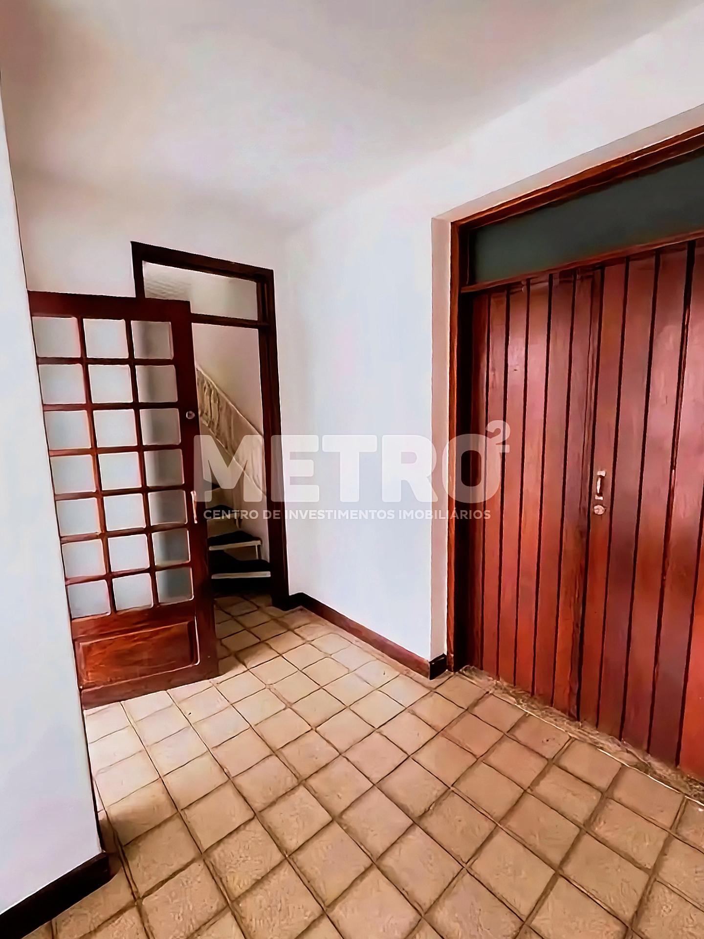 Casa à venda com 3 quartos, 288m² - Foto 4