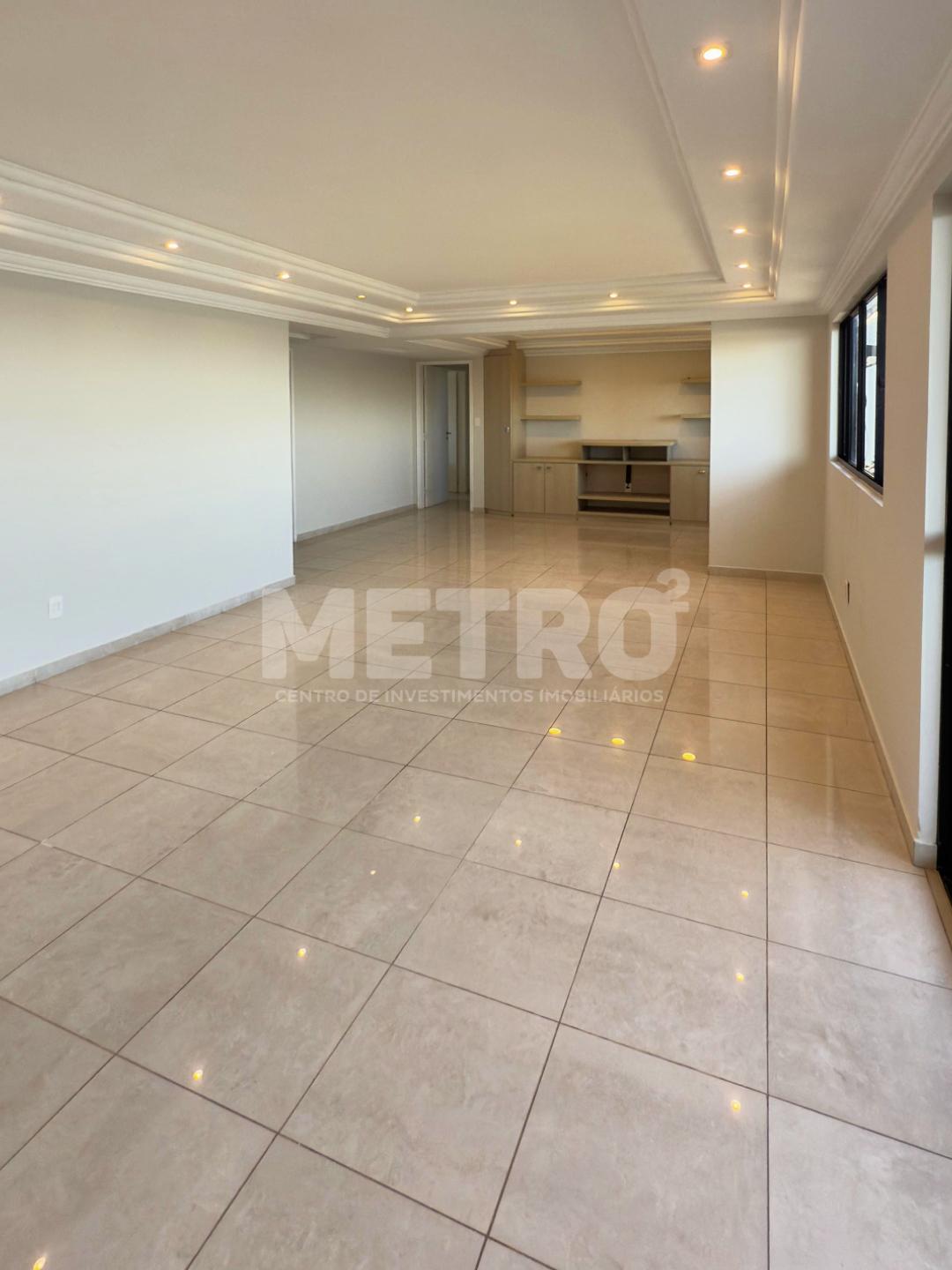 Apartamento à venda no Edf. Chateau Du Suzy com 3 suítes, PETR...