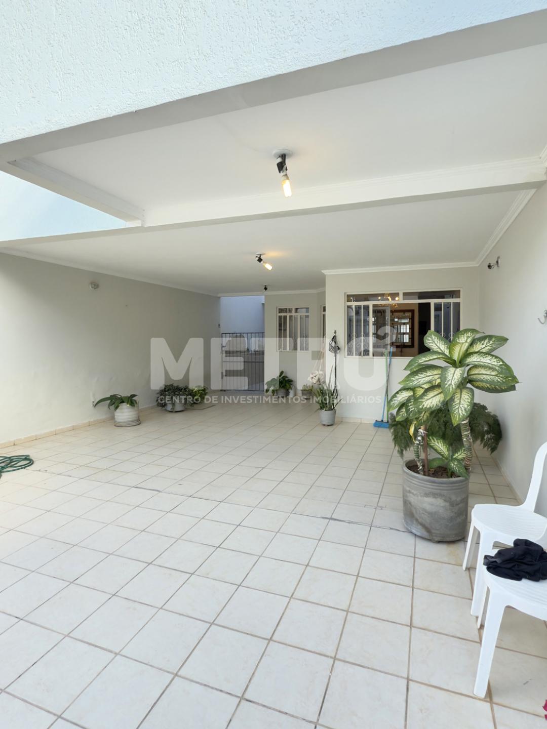 Casa para alugar com 3 quartos, 214m² - Foto 1
