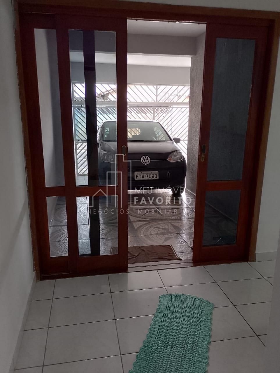 Vende se Casa térrea, com 2 quartos, terraço com churrasqueira...