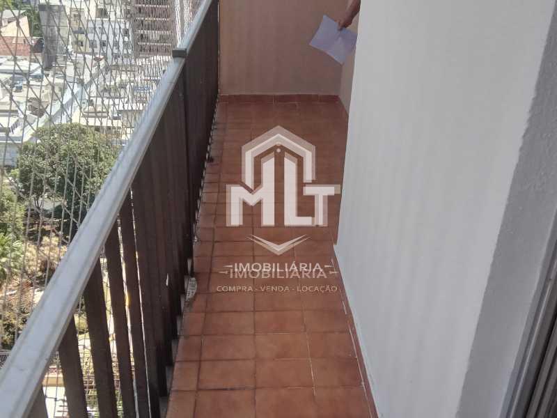 MLT Vende, Tijuca, varandinha, sala   2 quartos, quarto revertido, garagem.