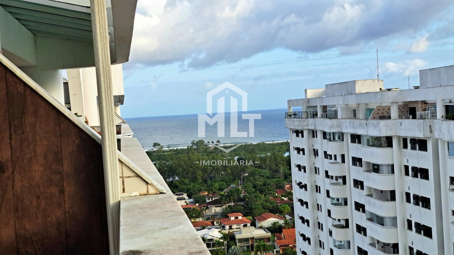 Cobertura duplex de 2 quartos, Condomínio Red Bali, com vista do mar e para a mata e infraestrutura