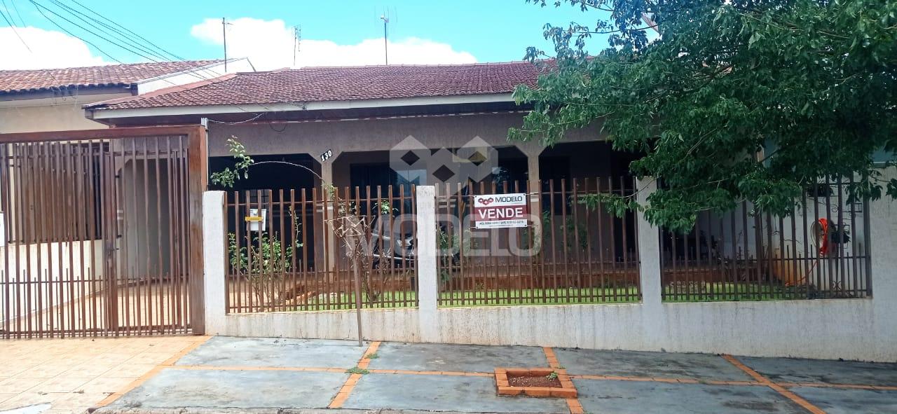 Casa com ótima localização à venda, na VILA PIONEIRO, TOLEDO - PR