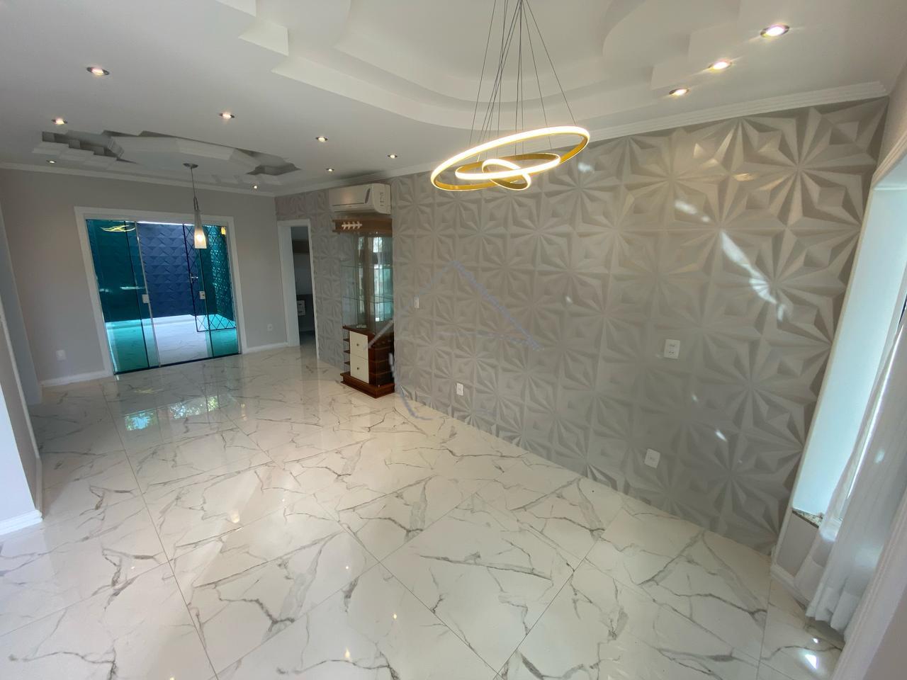 CASA RESIDENCIAL DE ALTO PADRÃO COM 4 QUARTOS E UMA SUÍTE