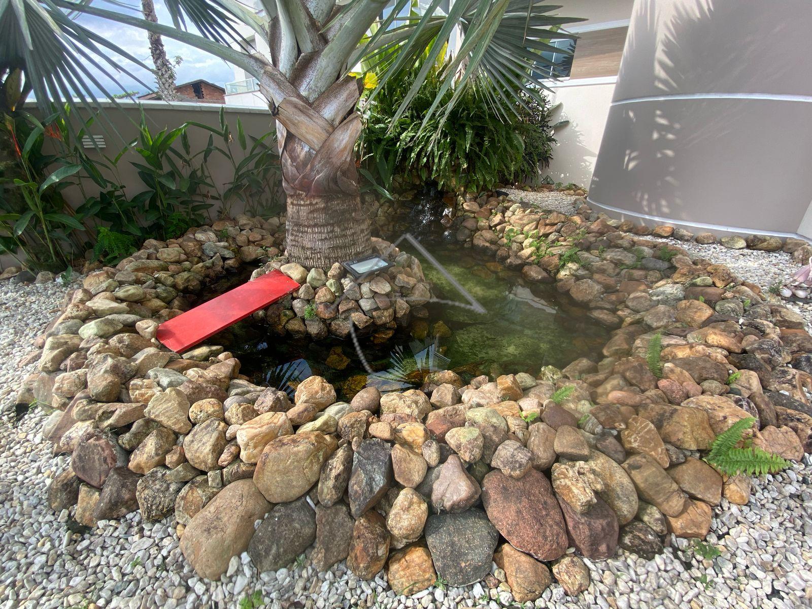 CASA RESIDENCIAL DE ALTO PADRÃO COM 4 QUARTOS E UMA SUÍTE
