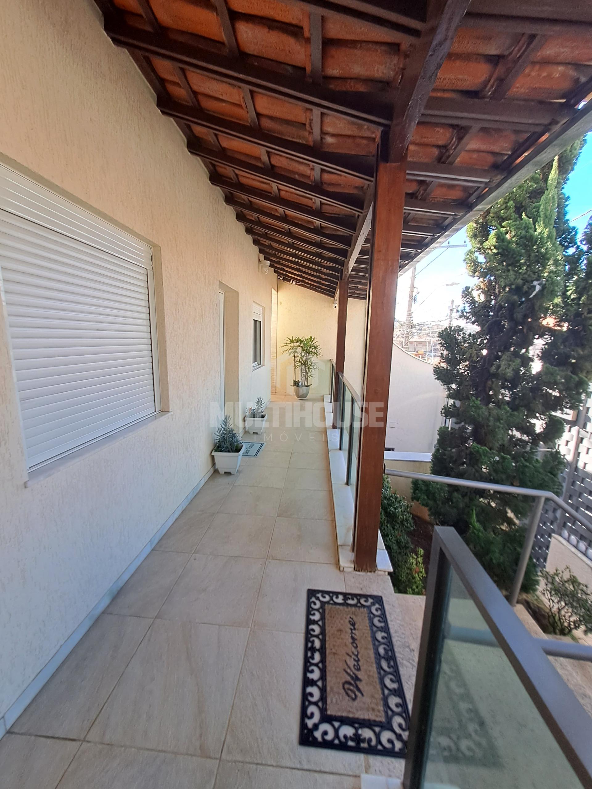 Casa à venda com 3 quartos, 280m² - Foto 1