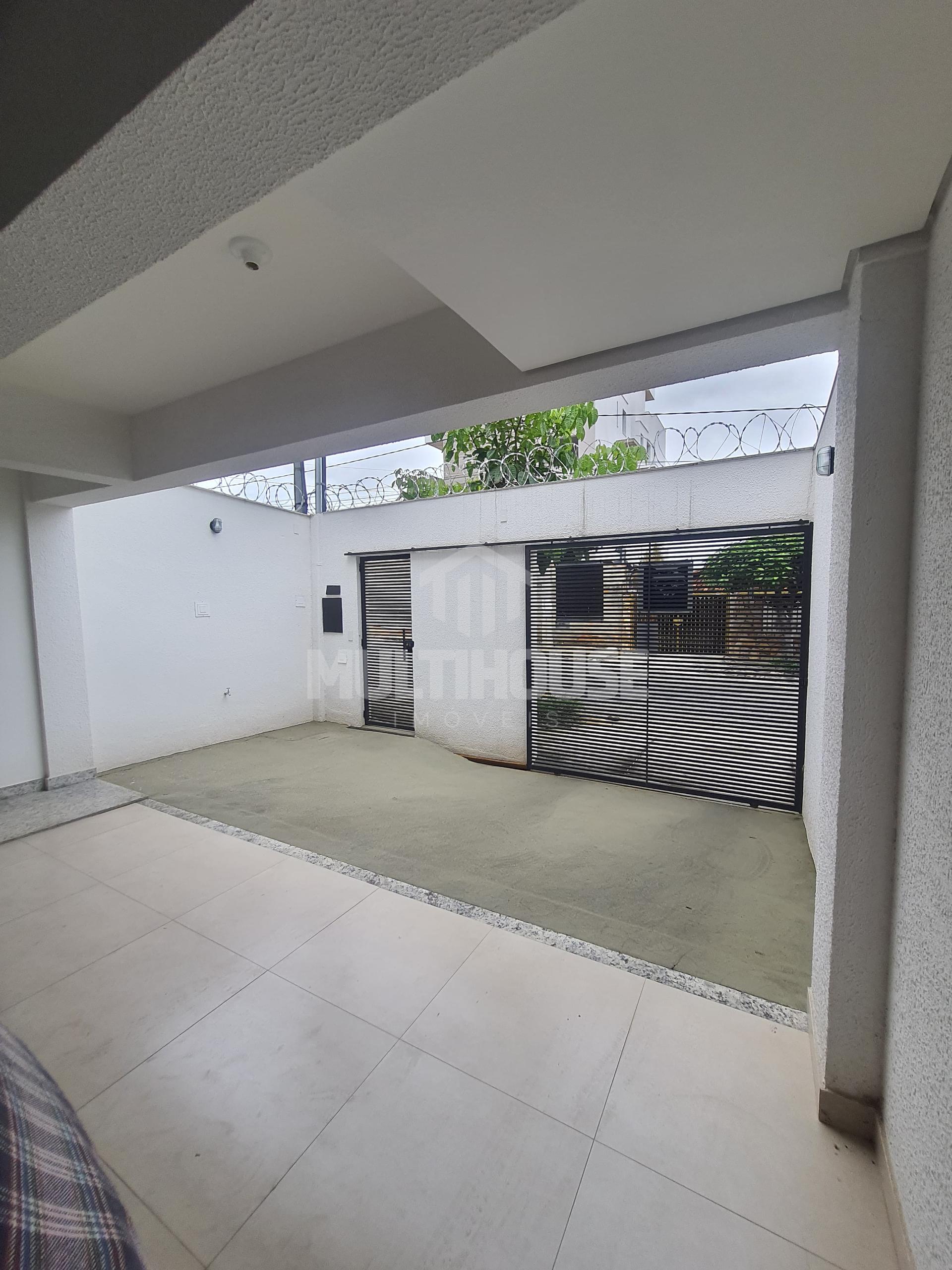 Casa à venda com 3 quartos, 150m² - Foto 1