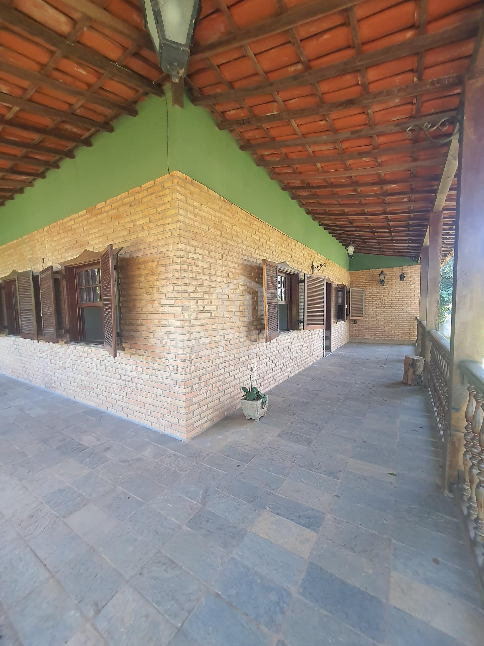 Casa para alugar com 4 quartos, 440m² - Foto 1