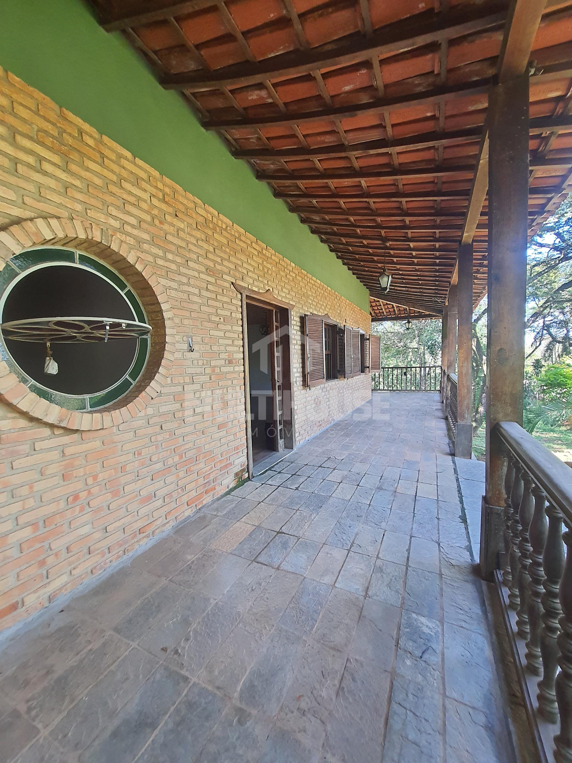 Casa para alugar com 4 quartos, 440m² - Foto 2