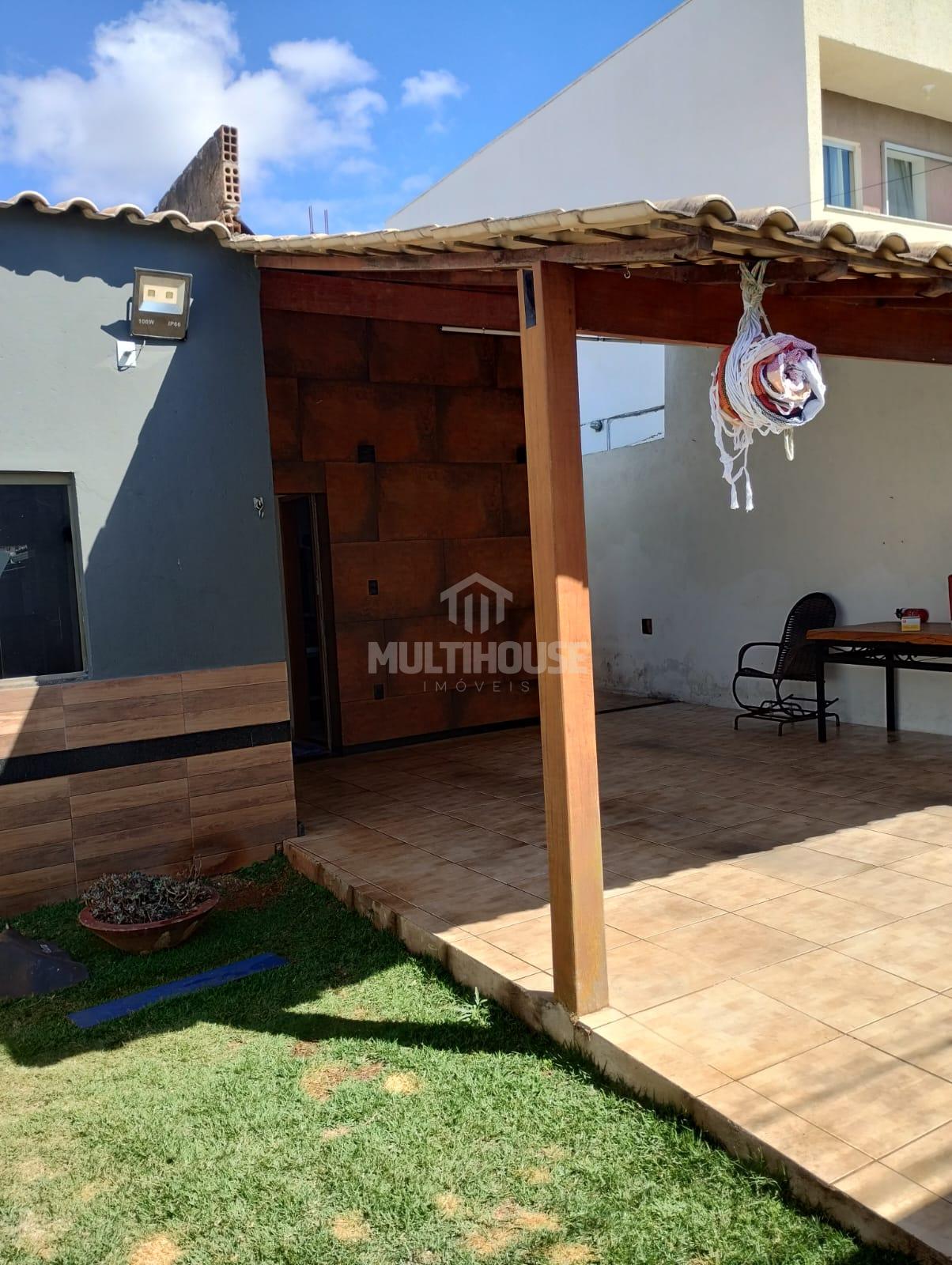 Casa à venda com 2 quartos, 200m² - Foto 1