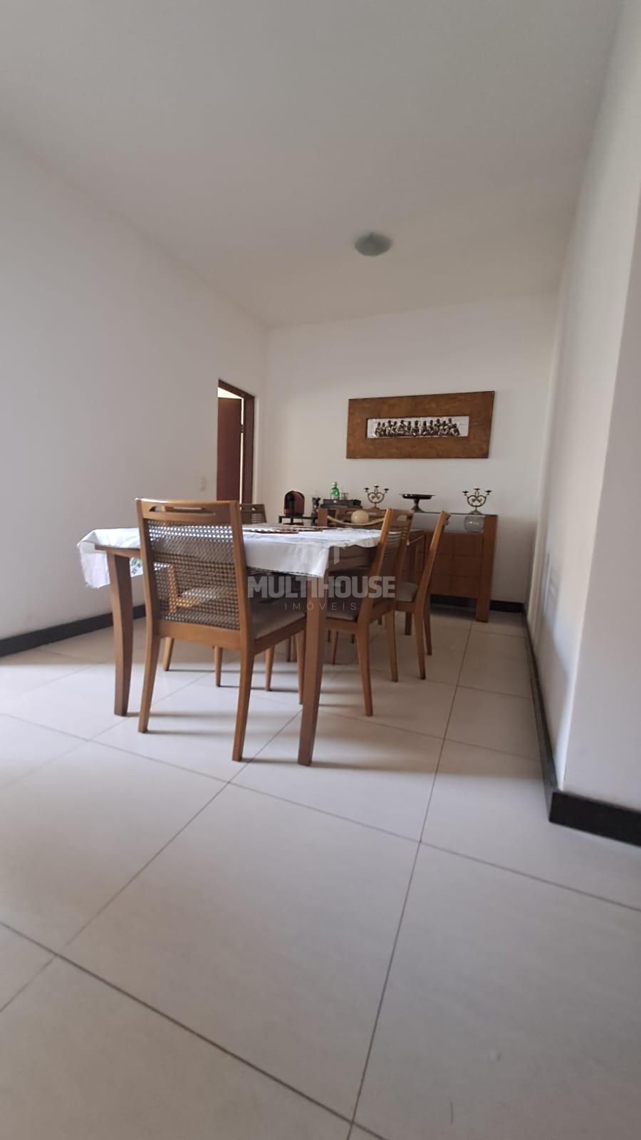 Casa à venda com 5 quartos, 300m² - Foto 13