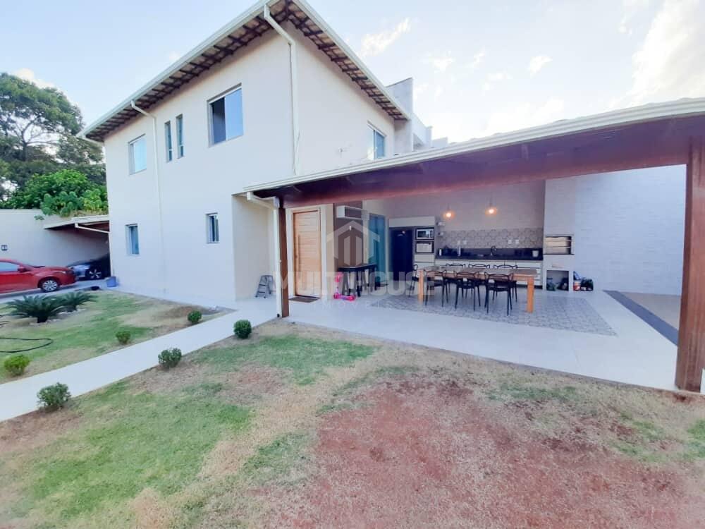 Casa à venda com 3 quartos, 180m² - Foto 2