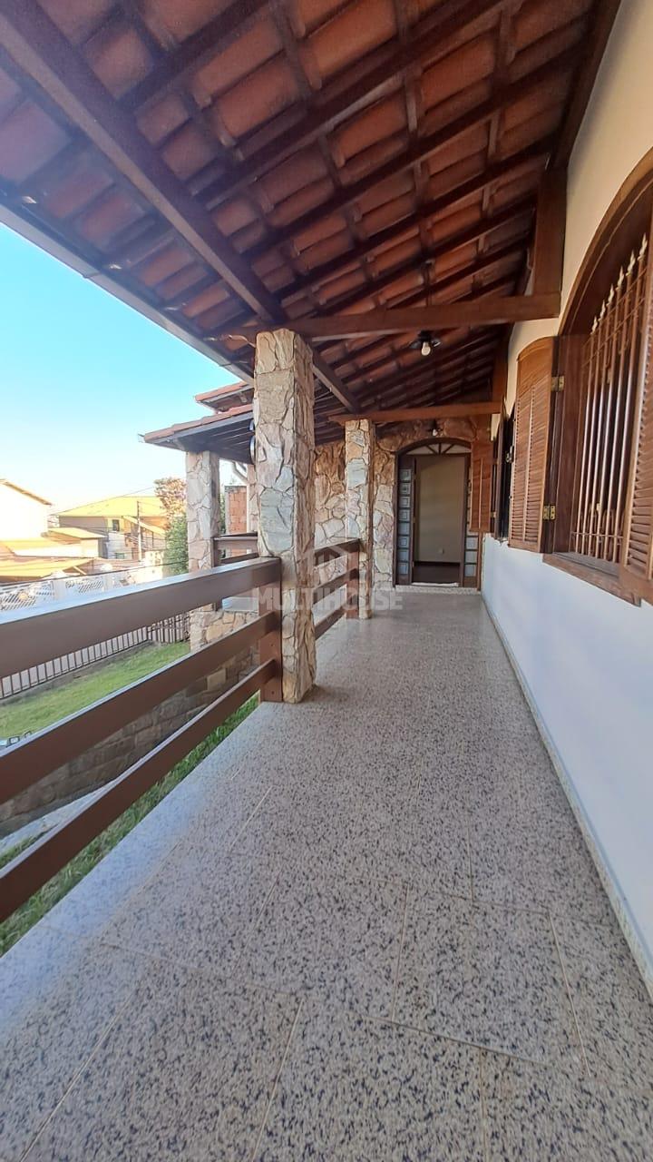 Casa à venda com 3 quartos, 230m² - Foto 1