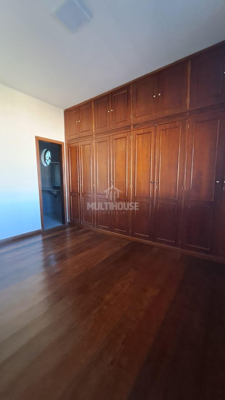 Casa à venda com 3 quartos, 230m² - Foto 8