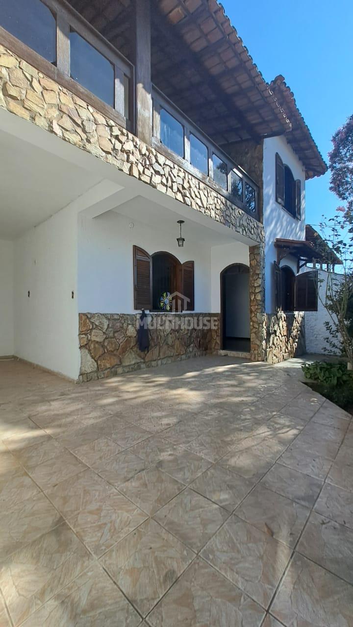 Casa à venda com 4 quartos, 211m² - Foto 1