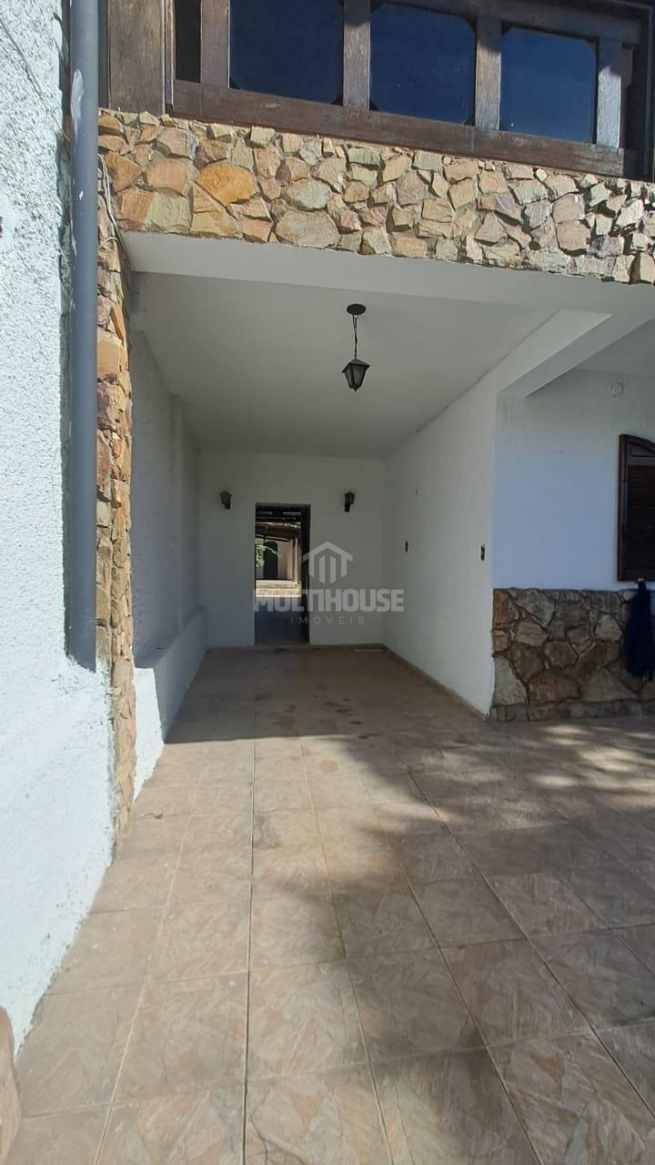 Casa à venda com 4 quartos, 211m² - Foto 2