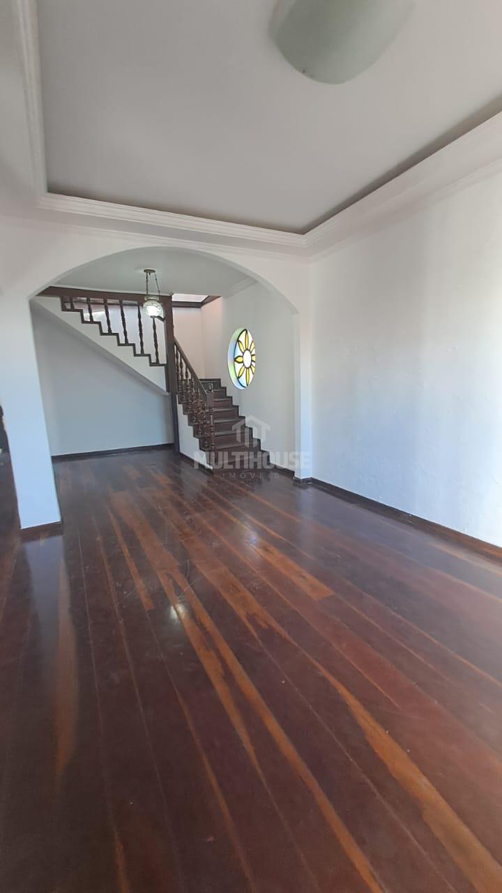 Casa à venda com 4 quartos, 211m² - Foto 4