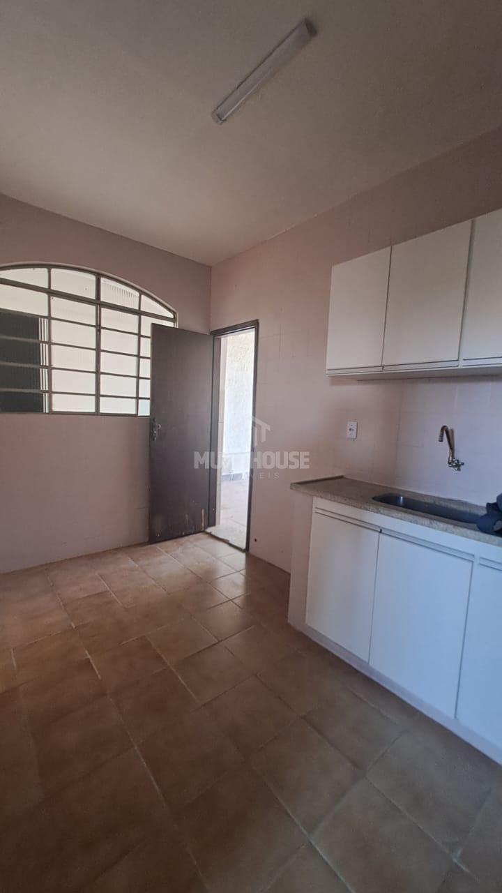 Casa à venda com 4 quartos, 211m² - Foto 6