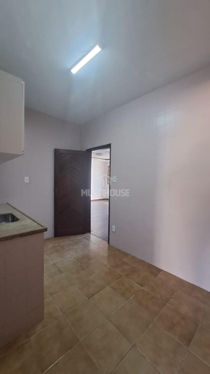 Casa à venda com 4 quartos, 211m² - Foto 8