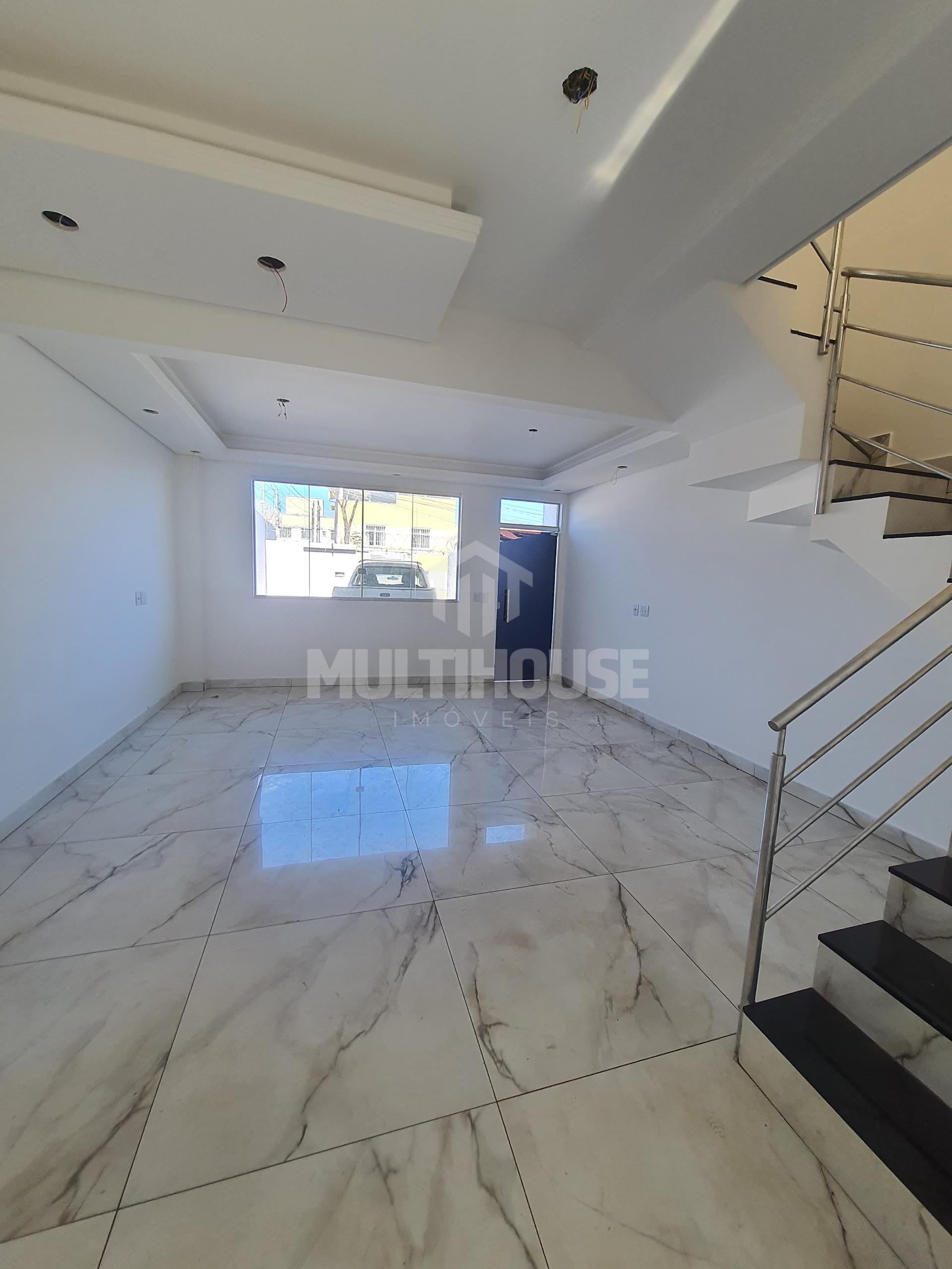 Casa à venda com 3 quartos, 105m² - Foto 1