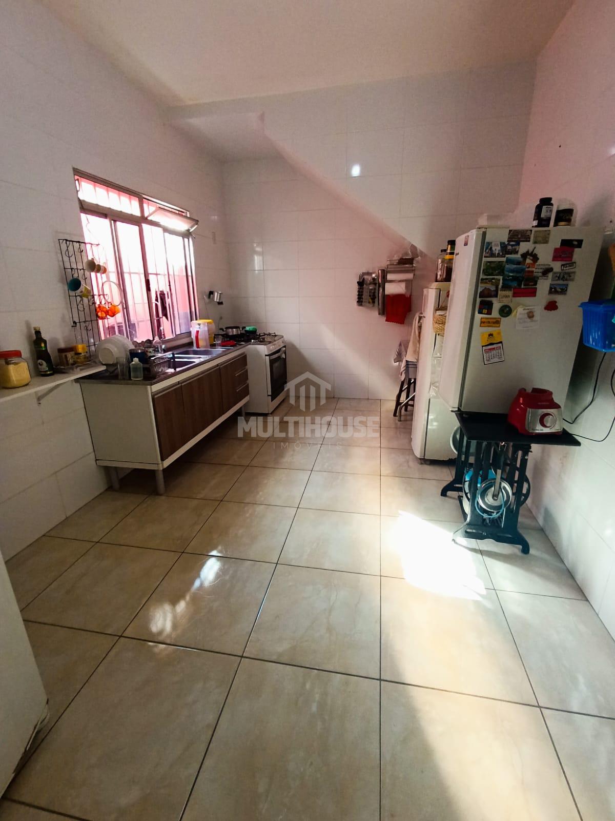 Casa à venda com 3 quartos, 200m² - Foto 4