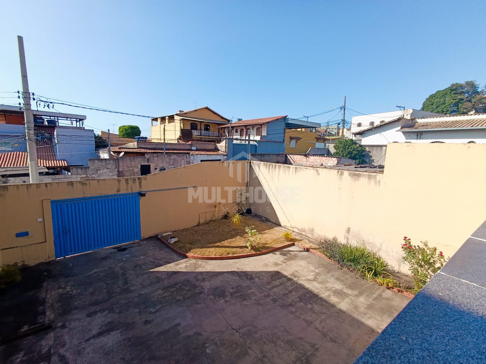 Casa à venda com 3 quartos, 200m² - Foto 1